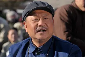 2001年春晚小品《卖拐》，给范伟留下一生阴影，为此退出春晚舞台图片