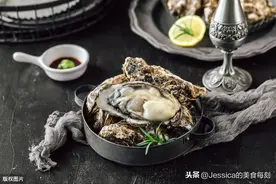 其貌不扬的生蚝，你无法想象一道美味藏匿在其中，品生蚝三味图片