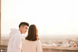 小说：为救女神他击败绑匪被仰慕，两年后婚礼上警察把他带走图片
