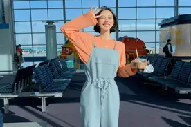 “背带裤”换季怎么穿？试试以下4种打开方式，照着搭配就很好看图片