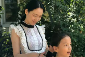 主持人周群晒女儿生日照，3个孩子现身引争议，老公身份一直成谜图片