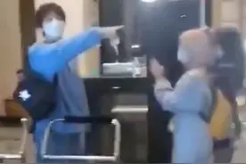 经纪人被代拍推倒，当红偶像胡宇桐飙粗口怒吼：给我起开图片