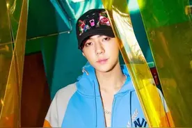 再来一波帅照洗洗眼睛！绝美吴世勋图片