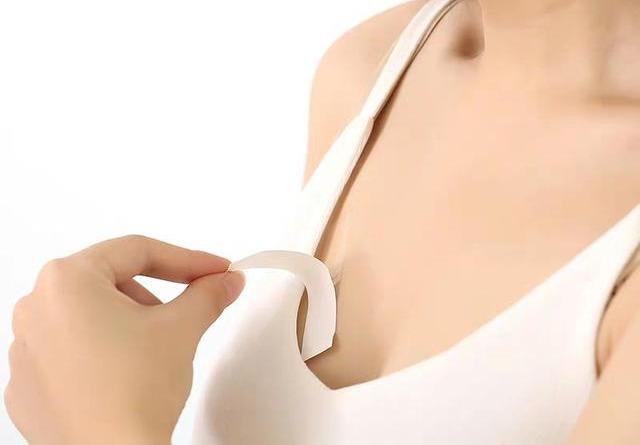 吊带里面需要穿内衣吗 穿吊带还需要穿胸罩吗(图23)