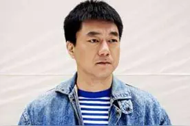 著名演员董勇：被嫂子“押”着去相亲，逼婚也能逼出幸福图片