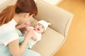 促进宝宝骨骼和肌肉发育的婴儿操教程来啦！还不快给宝宝安排上？图片