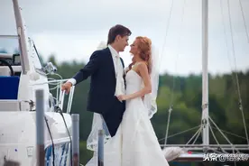 婚礼上，新娘考验新郎要喝一瓶白酒送2万红包，新郎酒醒后分手了图片