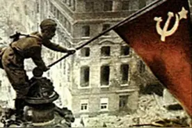 德军绝对劣势下坚守4天：1945年4月30日苏军把红旗插上国会大厦图片