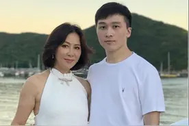 刘嘉玲合影遭热议，脸部紧致手臂却粗壮松弛，不老女神全靠P图？图片