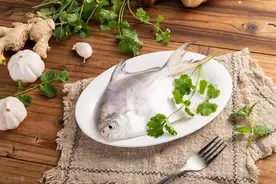 买鲳鱼，选“金鲳”还是“银鲳”？味道差别大，以后别被鱼贩骗了图片