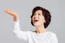 三个50岁退休女人的真心话，到底这辈子，经历几个男人才值得图片