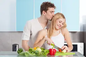 我26岁，老婆31岁，老婆对我的热情让我有点吃不消图片