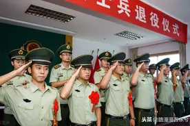 当兵两年必须要退役吗？能不能继续在部队服役？图片