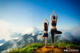 冬天7个最火的瑜伽体式，防止肉肉堆积！收藏每天练一遍图片