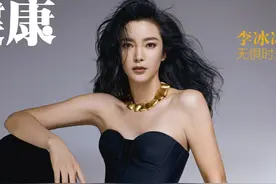 李冰冰最新时尚大片释出，气质大波浪配飒爽造型，颜值状态仍在线图片