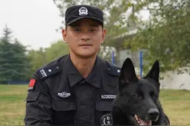 地铁搜爆警犬有多厉害？图片