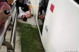 刚刚！光谷有轨电车又撞了！这次是骑滑板车的小男孩图片