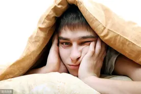 男人“私处”毛上长出虫卵，瘙痒难耐怎么办？医生教你一招治好它图片