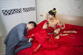 接亲时新娘强行要求新郎下跪，新郎转身走人：这婚不结了，分手图片
