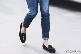 最近火了一种鞋子，叫“吸烟鞋”，舒适显瘦，搭裙子裤子都合适图片