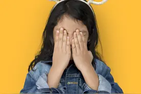 抖音非常火的一句伤感的话，先说爱的先不爱，后动心的不死心图片