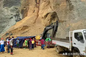 缅甸挖出2吨重玉石，翡翠王国的称号不是盖的图片
