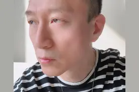 孙红雷罕见晒照暴瘦认不出，减肥后撞脸陈冠希，被指美颜滤镜太浓图片