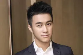 被群嘲的何猷君：忙碌的父亲、严厉的母亲让他不得不拼命找认同感图片
