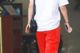 杨紫减肥失败身材发福？红色运动裤+半袖，网友：好像大妈一样图片