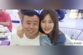 为何潘长江身材矮小，女儿却高挑漂亮？真相隐瞒了39年。图片