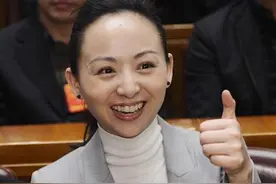 被富商苦追8年，凭《千手观音》爆红的聋哑舞者邰丽华现状如何？图片