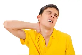 脖子、后背、腰、腿、脚，手臂，不同部位疼痛该看什么科？图片