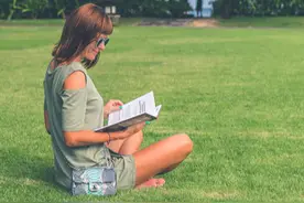 妻子把婚前全款房过户给弟弟，却惹恼了丈夫：凭什么不过户给我妈图片