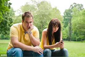 被分手的人和主动提出分手的人，谁会更难过一些？图片