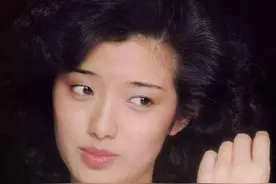 61岁的山口百惠风姿不减当年，儿子已成家立业，儿媳更是清纯可人图片
