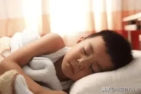 男孩儿性早熟不易发现，爸爸要多留意这些变化，否则娃就长不高了图片
