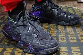 不怕耐克和阿迪，就怕安踏配国旗图片