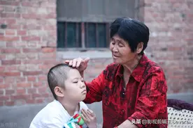 河南73岁奶奶夏天摆摊卖棉鞋：重孙女得白血病，我想救她图片