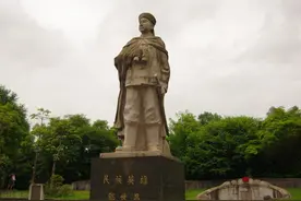 1894年甲午战争爆发，邓世昌和“致远”舰全体官兵的壮烈牺牲图片