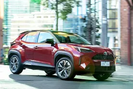 打败飞度要拿真本事！丰田新跨界小型SUV 致炫Cross图片