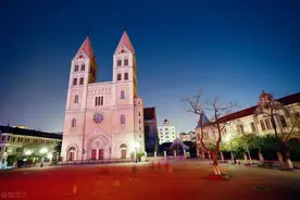 青岛天主教堂：占地面积11480平方米，其中建筑面积6301.54平方米图片