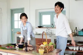 老婆买菜间隙和别人约会，对她跟踪后，我提出离婚图片