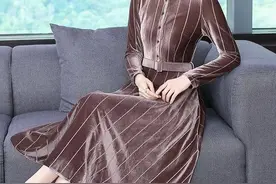 70后女人，国庆出游建议穿高级秋裙，洋气美嫩上档次，谁穿谁美图片