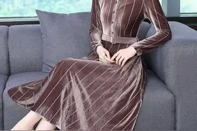 70后女人，国庆出游建议穿高级秋裙，洋气美嫩上档次，谁穿谁美图片