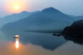 送别好友，王昌龄挥笔写诗，温暖之情，抚慰千年离人的心图片