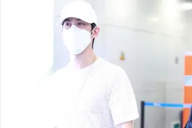 李治廷真会穿！身穿镂空T恤，胸肌若隐若现，型男魅力十足图片