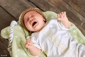 宝宝受到了惊吓别着急，教你3个妙招，安神助眠，宝宝睡得香图片