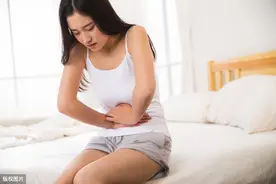 女性隐私部位干涩，影响夫妻情感，深究起来有这些原因，逐一解决图片