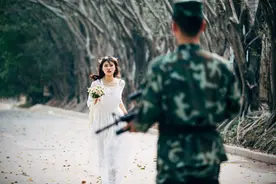 为什么男人要先当兵后结婚？哈......图片