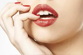 涂口红的正确步骤，能让你拥有魅惑双唇，你做对了么？图片